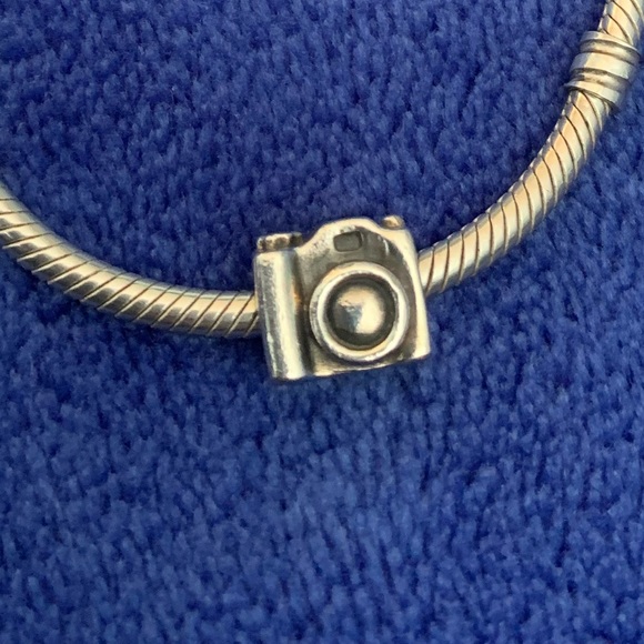PANDORA | Camera Charm - Picture 2 of 5